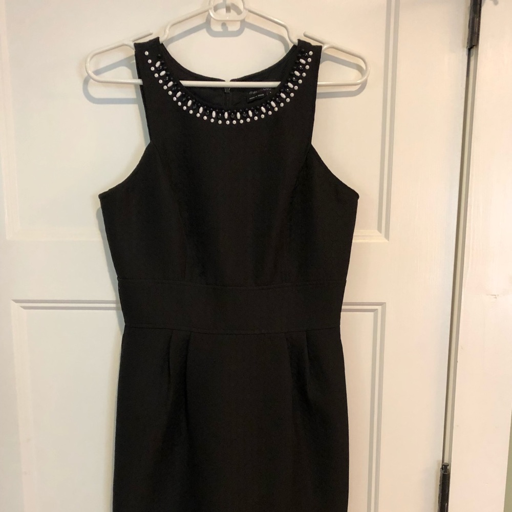 Max and Cleo sleeveless black dress.